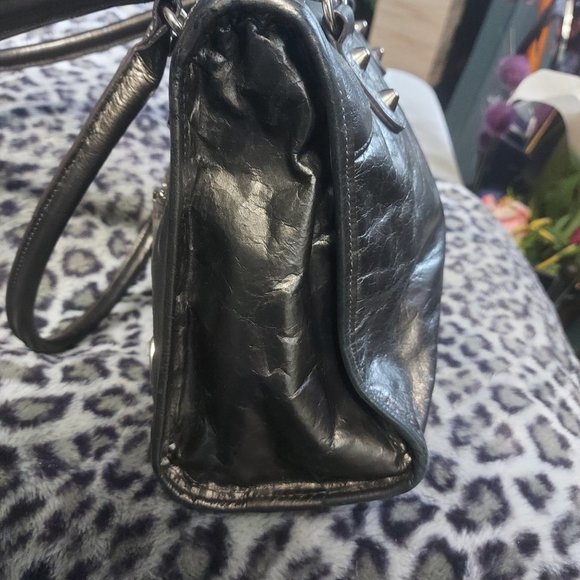 Elegant Black Leather Handbag - Picture 9 of 15